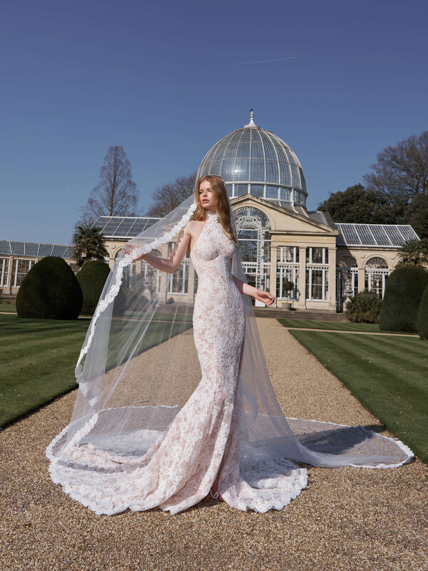 LaModeUnknown's tweet image. The palace FANTASY by ✨️Galia Lahav✨️ Bridal Spring/Summer 2027 — ALL the looks in a thread.🪡🧵

PS: aristocratic corsets, porcelain lace, cathedral-veils and royal garden grandeur.