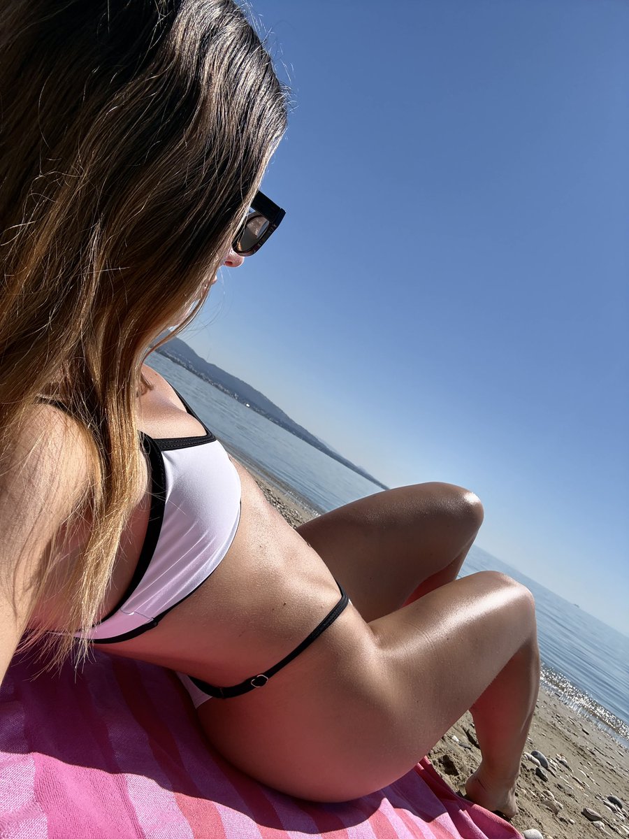 Princess Emily🎀 tweet media