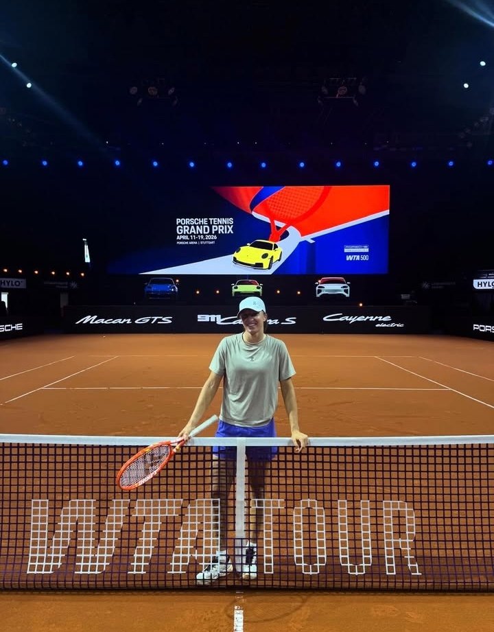 mia #7inParis tweet media