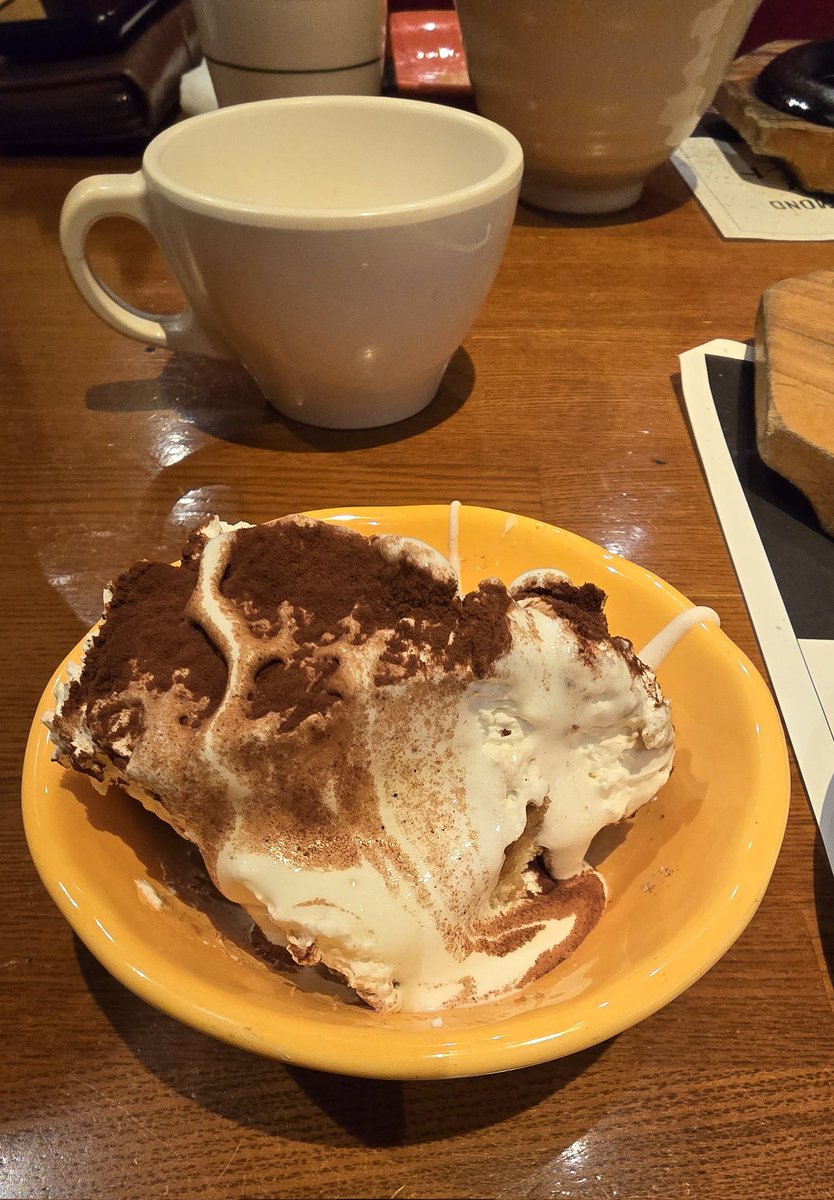 LacusUltimatia's tweet photo. 2026.4.10
仕事終わりで　#ブロンコビリー　で夕食
同僚I氏と同じブロンコおじさんのこだわり炭焼きがんこハンバーグ
とサラダバーとドリンクバー　サラダバーも種類が豊富でドリンクバーも10種類以上あり
ティラミスも旨かった。初回アプリ登録でプレミアムドリンクバーが無料ですよ。 https://t.co/8JK6gmcUn6
