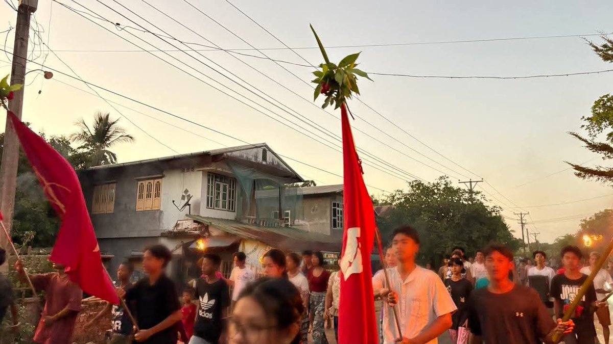 naingnaingaung's tweet photo. Today in Tanintharyi Region, the DDMSC led an anti-coup demonstration against the military commission's fake government. They march bravely amidst daily terror since the 2021 regime change.
#DaweiProtest
#2026Apr10Coup
#WhatsHappeningInMyanmar https://t.co/FB6Afyp2L6