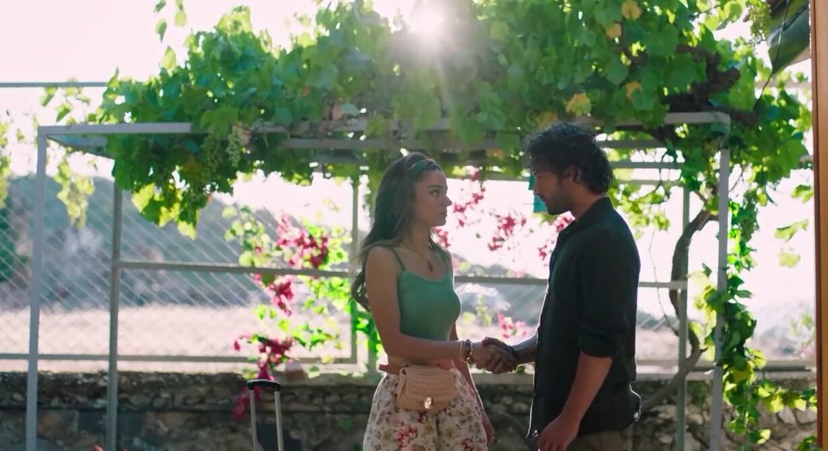 "Non mi trattiene niente e nessuno."

Certo, come no!

#BeMySunshine