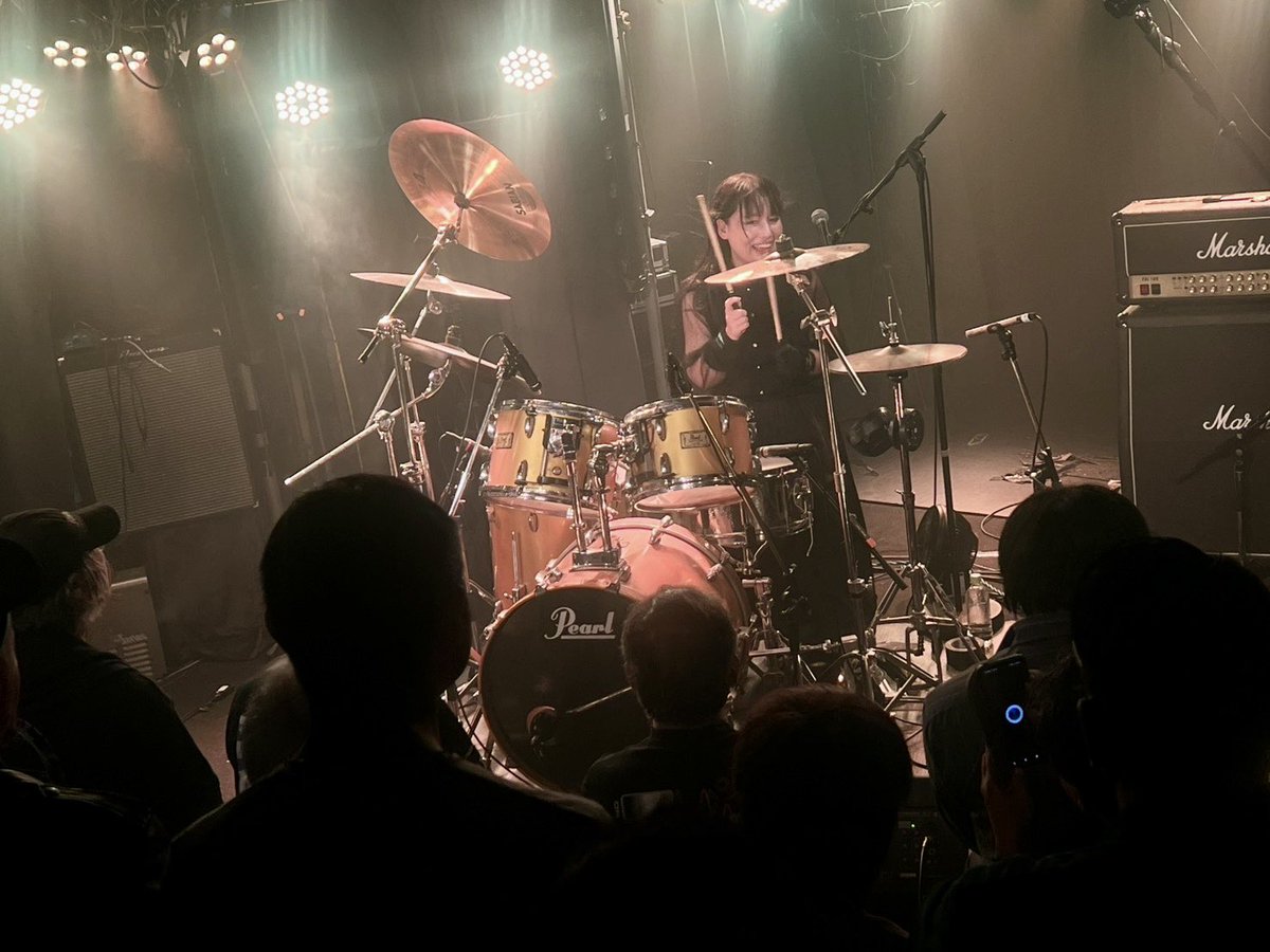 tohko_ds's tweet photo. 出演者集合ショットとライブ中の様子📸

ドラム愛に溢れるあたたかくていいイベントだと改めて思いました🥁❤️‍🔥
今日でvol.51と長年続いているのも本当にすごい！
呼んでいただきありがとうございました✨

ayaeちゃん、viviちゃんの演奏も各々の個性が発揮されててかっこよかった💥ドラム っていいね🎵 https://t.co/25oCGTnX8Q