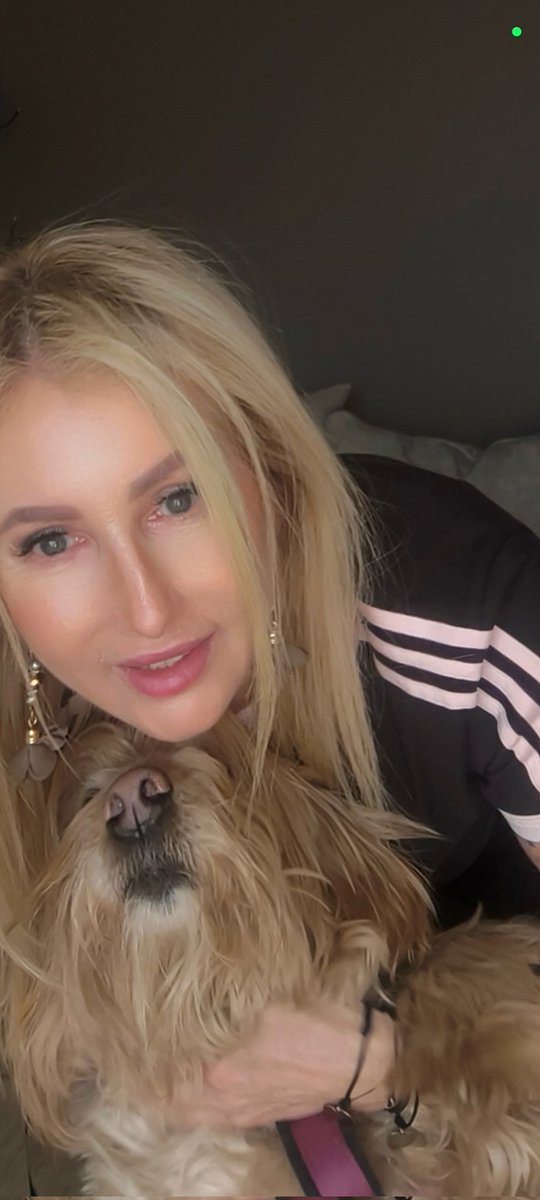 Evarally's tweet image. That moment when we see each other again… 🐾❤️
Pure happiness🤍
Wishing you all a beautiful start to the weekend...☀️
#doglover #fridayafternoon