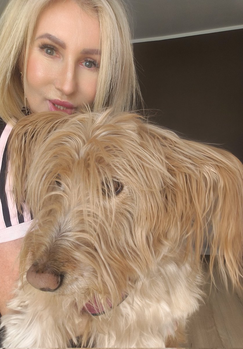 Evarally's tweet image. That moment when we see each other again… 🐾❤️
Pure happiness🤍
Wishing you all a beautiful start to the weekend...☀️
#doglover #fridayafternoon
