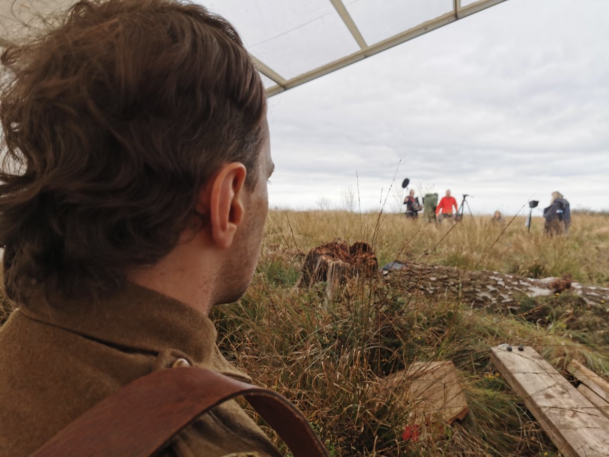 VictoryServices's tweet image. 🎬✨ Tickets still available! Join John Parr for an exclusive evening with rare behind-the-scenes photos from the filming of ‘A Pack of Five’ 👀🔥
📅 22 April 2026 | 18:00–20:30
🎟️ bit.ly/4qGHXy3
ℹ️ Info: bit.ly/3MNYdj0
#JohnParr #FilmScreening #BehindTheScenes