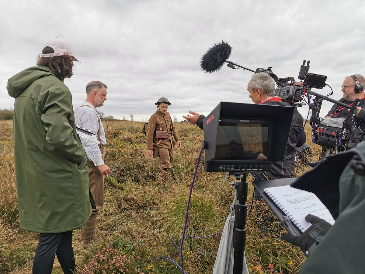 VictoryServices's tweet image. 🎬✨ Tickets still available! Join John Parr for an exclusive evening with rare behind-the-scenes photos from the filming of ‘A Pack of Five’ 👀🔥
📅 22 April 2026 | 18:00–20:30
🎟️ bit.ly/4qGHXy3
ℹ️ Info: bit.ly/3MNYdj0
#JohnParr #FilmScreening #BehindTheScenes