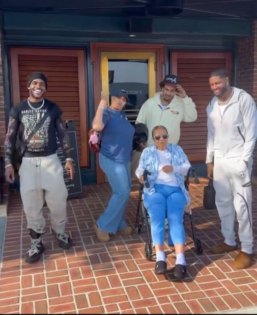 kibriskumar's tweet image. Rapçi #Gunna, yakın arkadaşlarına 12 adet #Ferrari hediye etti.

• Toplam maliyetin 2 milyon dolar olduğu tahmin ediliyor.