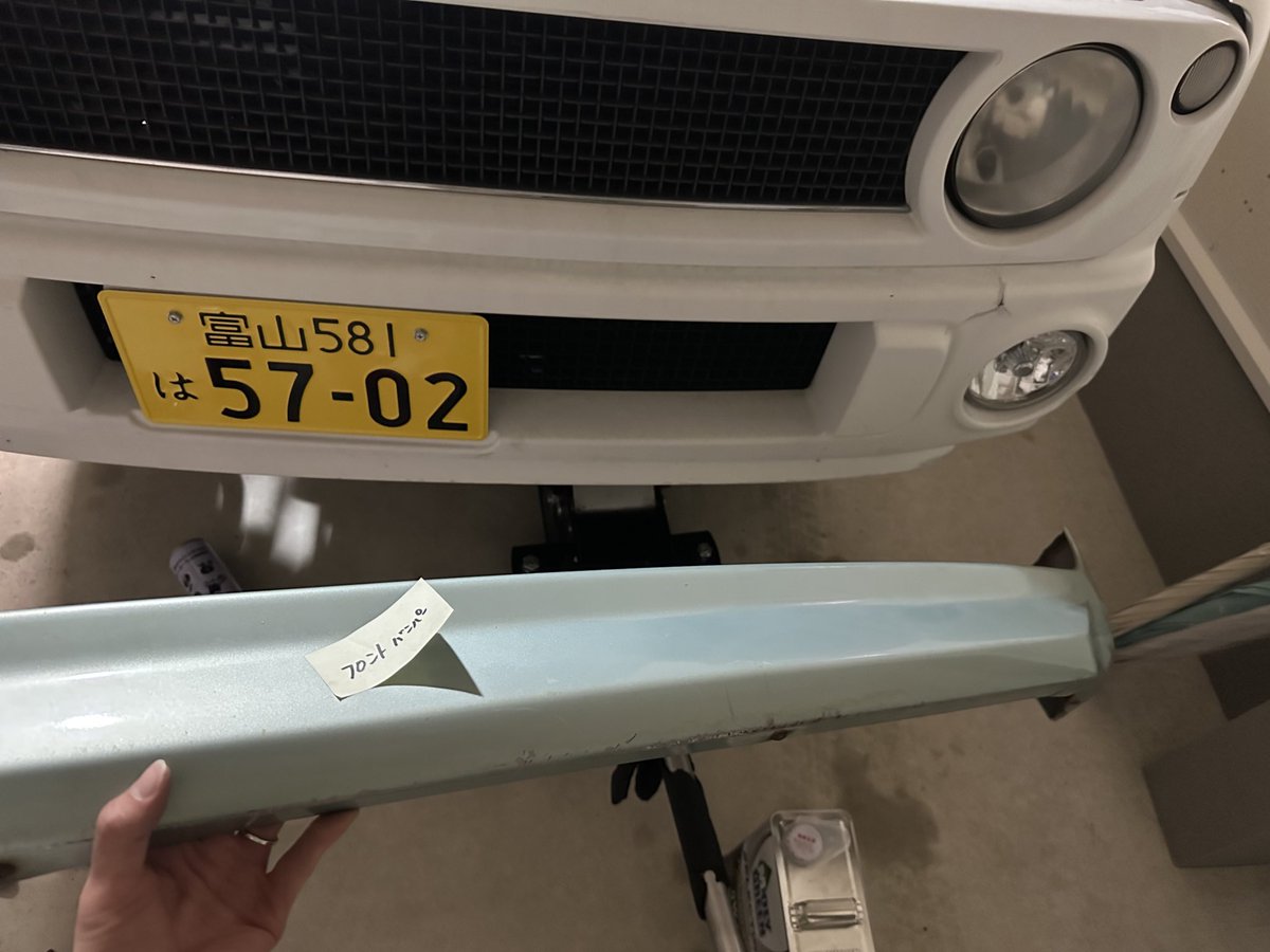 RB25ENR34's tweet photo. SSのバンパーに純正エアロって付かないの？長さ足りない気がするんだけど https://t.co/SK1aeFF0Il