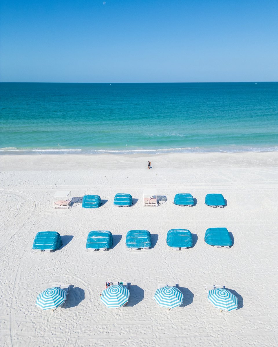 VisitSPC's tweet image. Slow your scroll and look at this picture-perfect weather forecast happening now, and through the weekend, at America’s Favorite Beaches! ☀️🏖️ #TGIF #StPeteBeach #Florida #VisitSPC