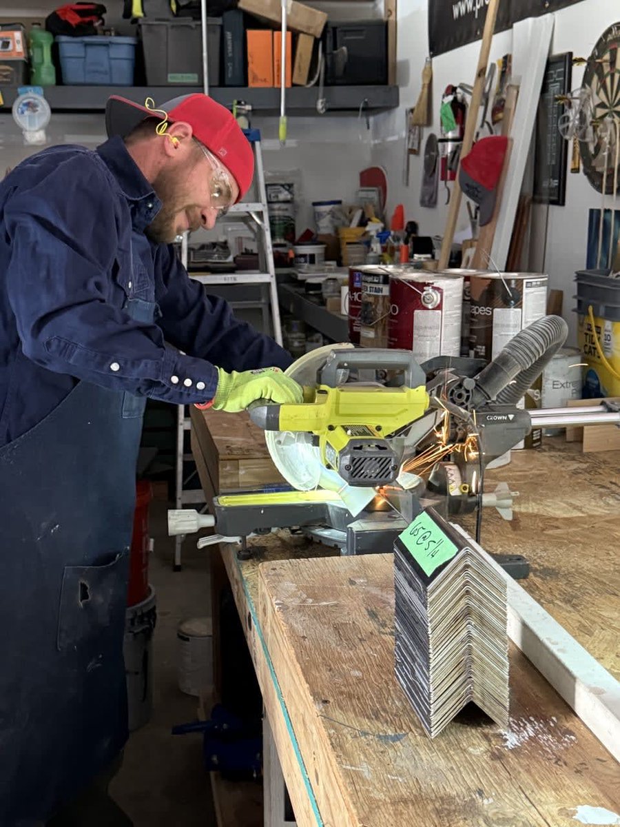 PRC_PrepRite's tweet image. Interior hallways can get beat up so fast, but not on Paul’s watch! 👏 He’s got pre-cutting corner guards down to a science. Thanks for all your hard work Paul! 
#buildingalegacy #prc #onthejob #behindthescences #skilledtrade #cornerguards #attentiontodetail