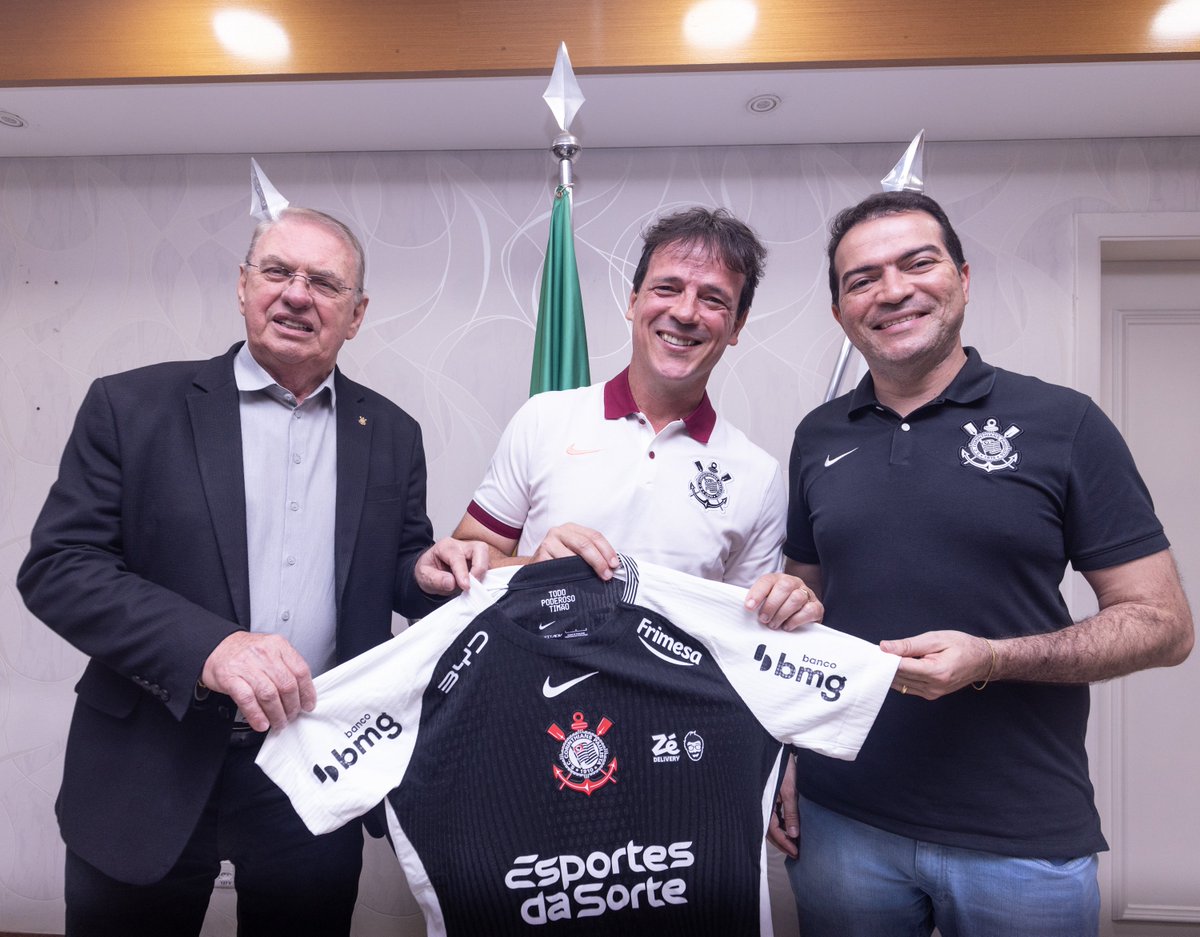 ''Fernando Diniz, eu tô acreditando em você! E nós vamos ser campeões da Libertadores! Porque você já foi campeão. Imagina você e o Corinthians serem bicampeões da Libertadores? Eu mando fazer um busto pra você!''  

- Craque Neto