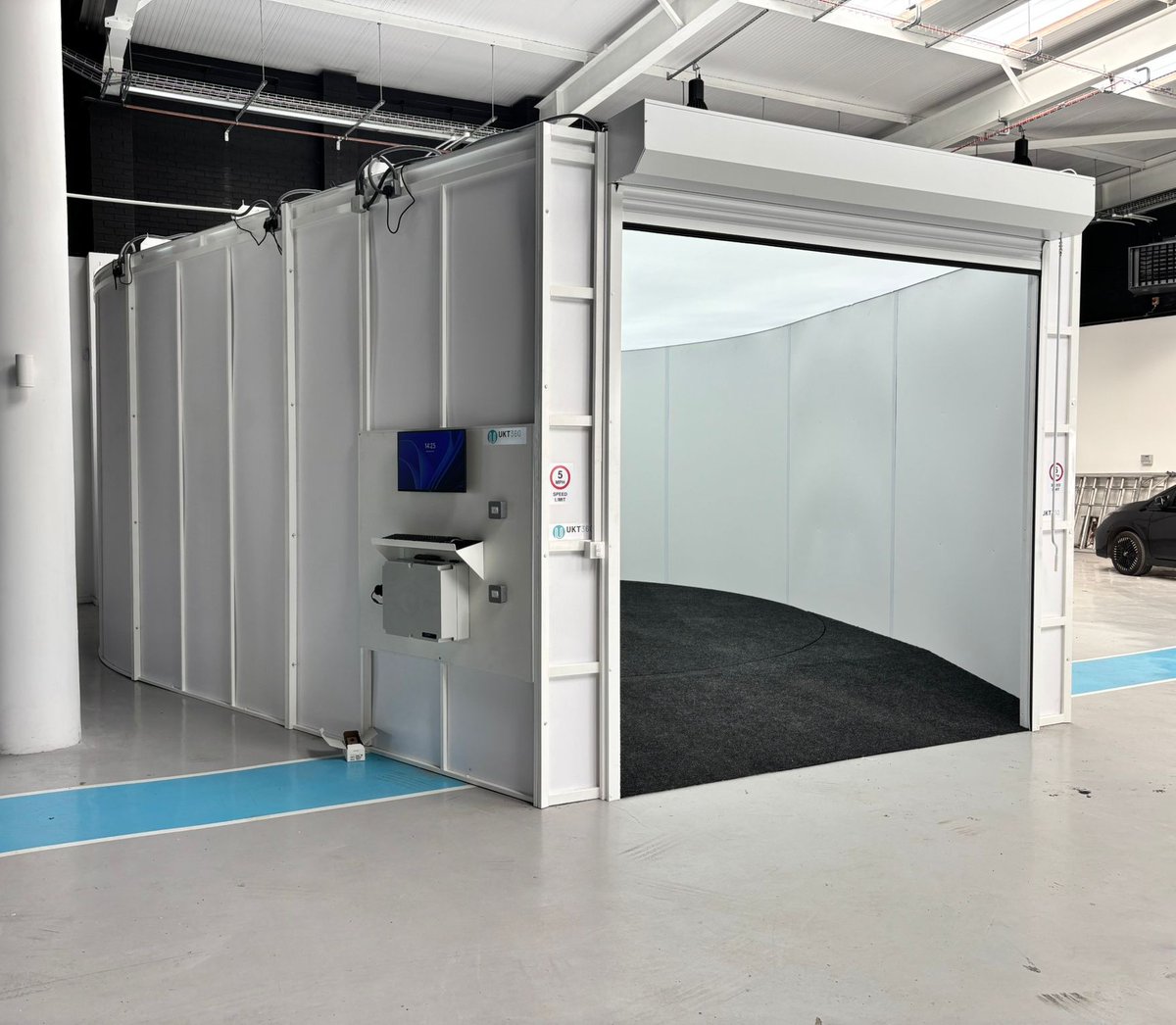 ukt360group's tweet photo. Another installation of a full photographic booth completed at @JeffWh1teMotors this week... with the team there able to start photography inside the booth the same afternoon! 📸

🔗 https://t.co/z9oZ4Cj2VC https://t.co/cTO1scrx3r