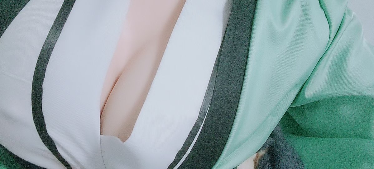 FUFFq4q's tweet photo. 纲手大不大？说话 https://t.co/AWwOrPjCIP