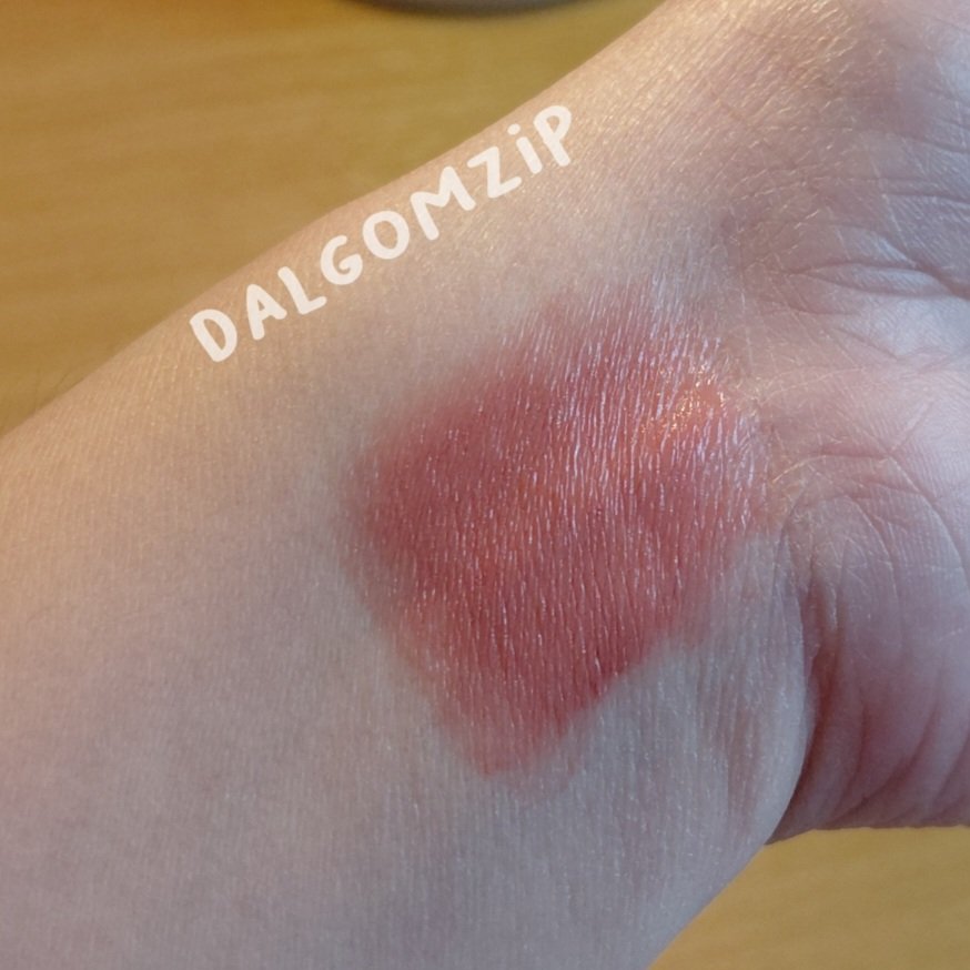 bydalgomzip's tweet photo. wts want to sell rare beauty liquid blush shade worth (baru dipakai bbrp kali) 200k aja 💌 bisa co oren https://t.co/VMpZiRT496