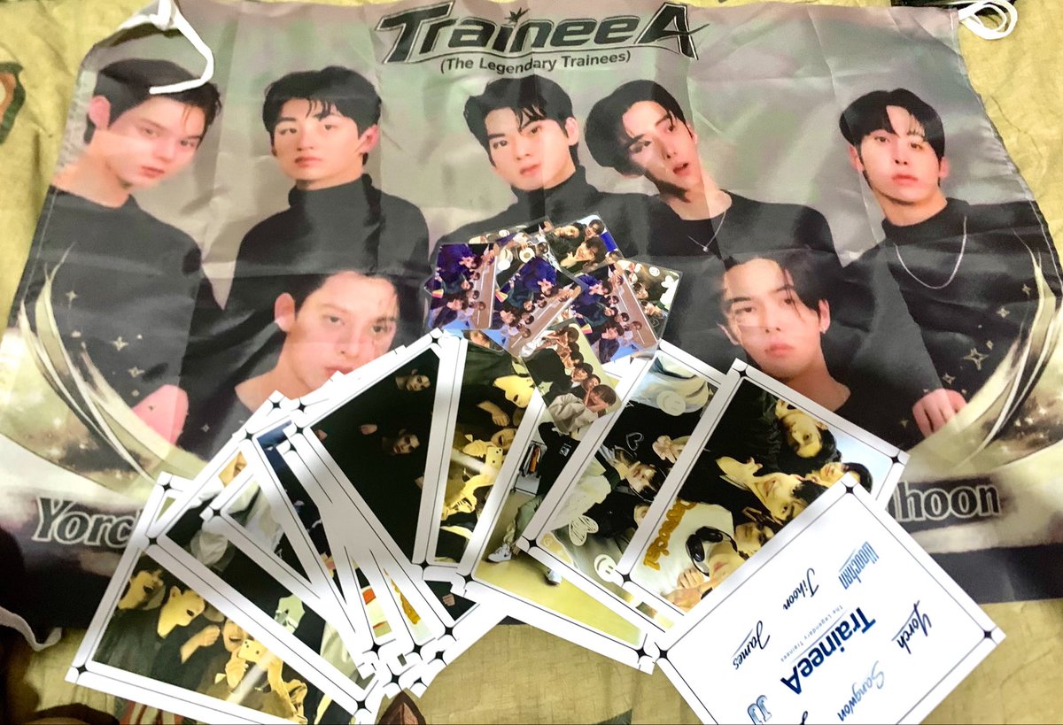 starr_skyyyy's tweet photo. #izin yg mau besok toel ajaa 🙏🏻😭
ada pc sm poster doang yeee guys, ga maksud apa apa asliii😭🙏🏻 (ini bendera pun udh lama gw buat) cuman gapernah dapet event yg pas buat dibawah ! ini saatnya gw rasa😭😭🙏🏻 https://t.co/DIUGlvCXQZ