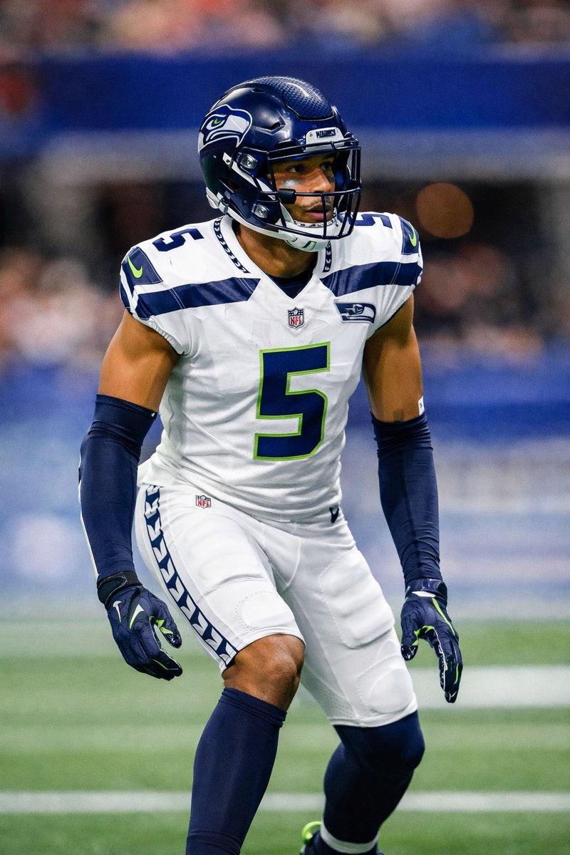 lalox3823's tweet image. Who will be the next Seahawk?
#ColtonHood 👀 or #BrandonCisse