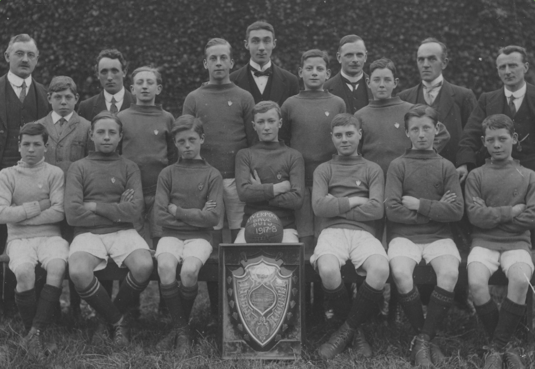 CultureLPool's tweet image. #Exhibition | Liverpool Schools FA Announces Month-Long Exhibition at St George's Hall Liverpool ⚽

Liverpool is a city that lives and breathes football. Whether you’re a Red or a Blue, that lifelong love often begins at school. 

This brand‑new exhibition celebrates Liverpool