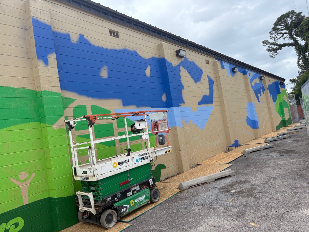 VLHFH's tweet image. EXCITING things are happening at our NEW ReStore! Thanks to VSU’s Mural Class &amp;amp; PAAC as they bring to life our mission in a colorful vision! #valdostaartdesign #valdosta #art #artschool #artstudents @valdostaartdesign @valdostastate @profdaviswalker @craighawkinsart @vsu_coa