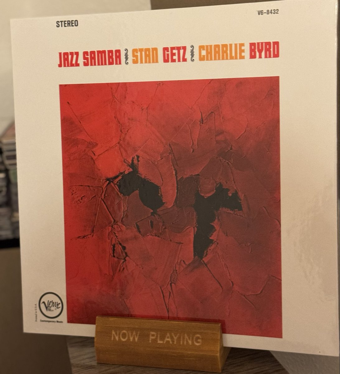 ABuendia0709's tweet image. What happens when you combine #Jazz and #Samba? well, you get an awesome album🔥🎷🍺🎶😊
#NowPlaying 
#VinylRecords 
GETZ / BIRD
Jazz Samba