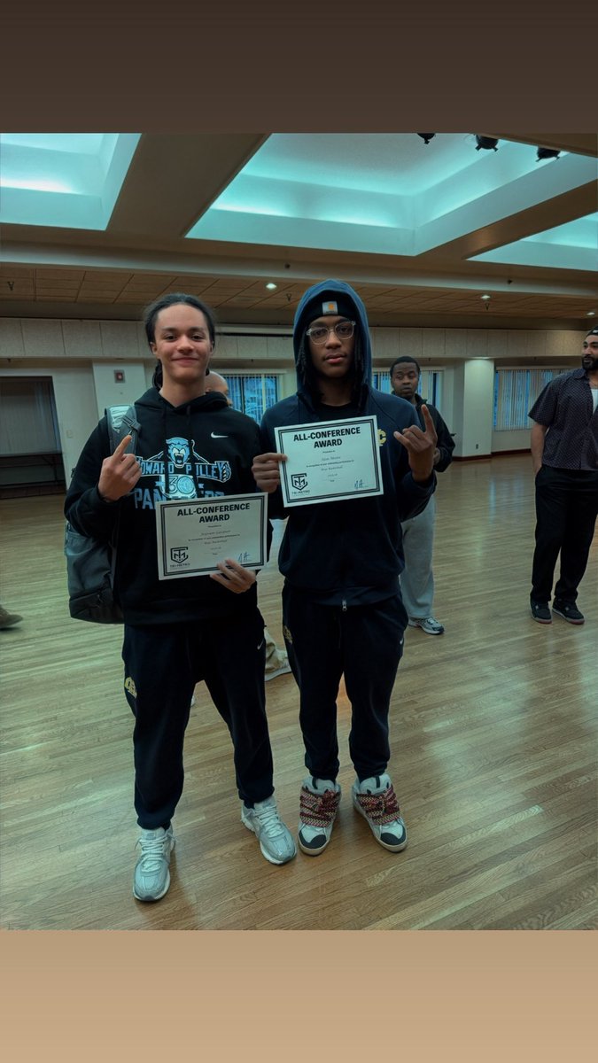JGardner0924's tweet photo. Unanimous tri-metro all conference first team ! Thanks all teammates and coaches for giving me the opportunity to display my love for the game !#heights https://t.co/LwjvbgAlMR