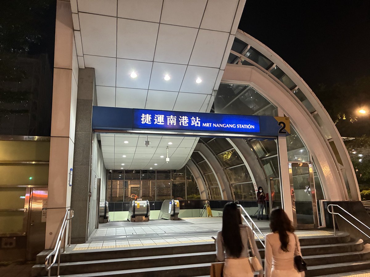 hisapon02's tweet photo. #LIVE_VISION
台湾一日目
ホテルから、MRTで台北101→松山の夜市へ
明日も楽しもう！ https://t.co/IzuvcUNpOz