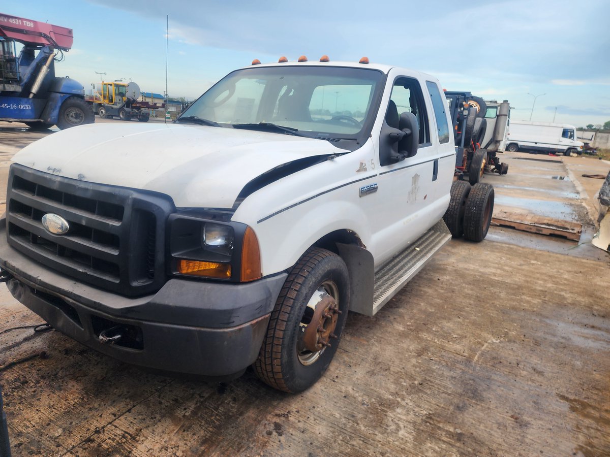 samatimemagari's tweet image. Hili Dude Linapigwa mnada na TRA, Hii ni Ford F-350 2006 Model
.
Lilikua la Transit naona limefika Mkongo mambo yemekataa akalitelekeza na ni LHD
.
Matumizi yake makubwa ni for Towing kwa Lugha ya Tunguu ni Kuvuta Magari na Kubeba Mizigo
.
Pesa Wanayoitaka sasa ndo utashangaa👇