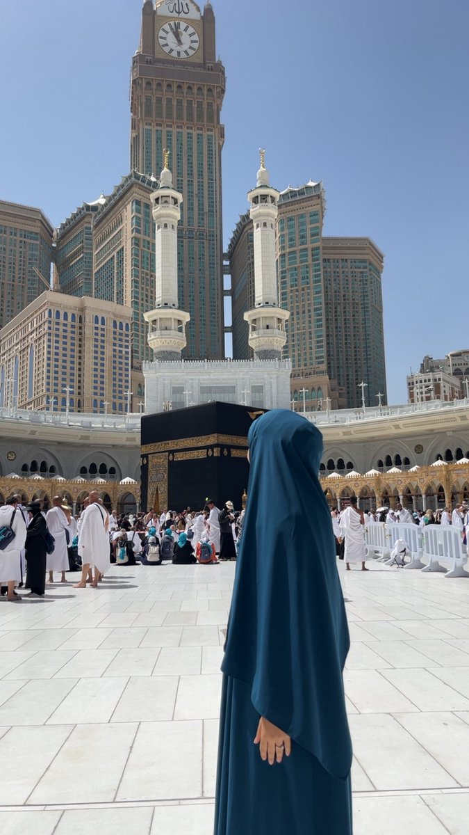 Son cuma,
Son tavaf,
Son bakış,
Ayrılıkların en zoru ama vuslatın en güzeliydi,
Sana elveda diyemem, tekrar kavuşmak duasıyla..