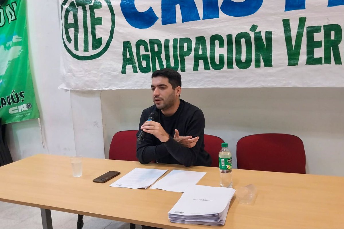 HugoDGregorio's tweet photo. Participamos del Ciclo de Formación sobre Herramientas de Gestión Municipal, dictado por el Dr. Luca del Valle, en la seccional de ATE Lanús, junto a Walter Pintos y @SandovalGaby_. https://t.co/GVZJMYy3hC
