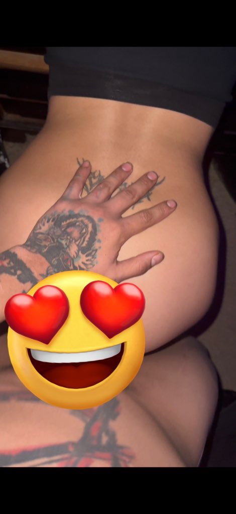 datbishkay's tweet photo. hit that link in my bio to see me getting fucked while watching the super bowl hehehehe #onlyfans #onlyfansvideos #OnlyFansCreators #Petite #baddie #PrettyWoman #OnlyFansMarketing #emo #tattoos #booty #linkinbio #fambase #pretty https://t.co/7DI4bWAM4P