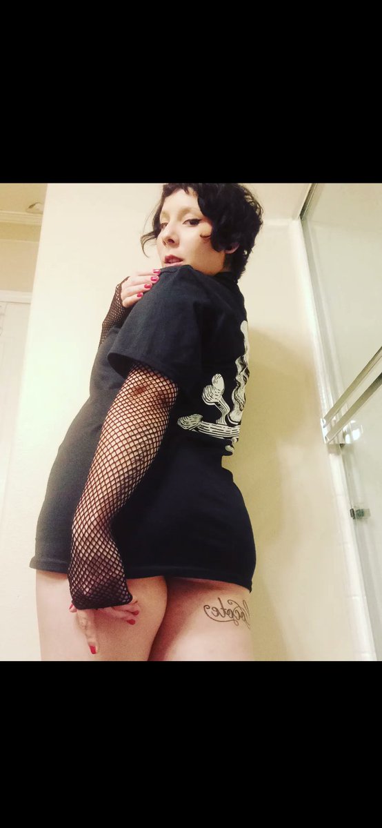 KatCadena0F's tweet photo. Buenos Días 🖤 https://t.co/YxF9J3T83j
