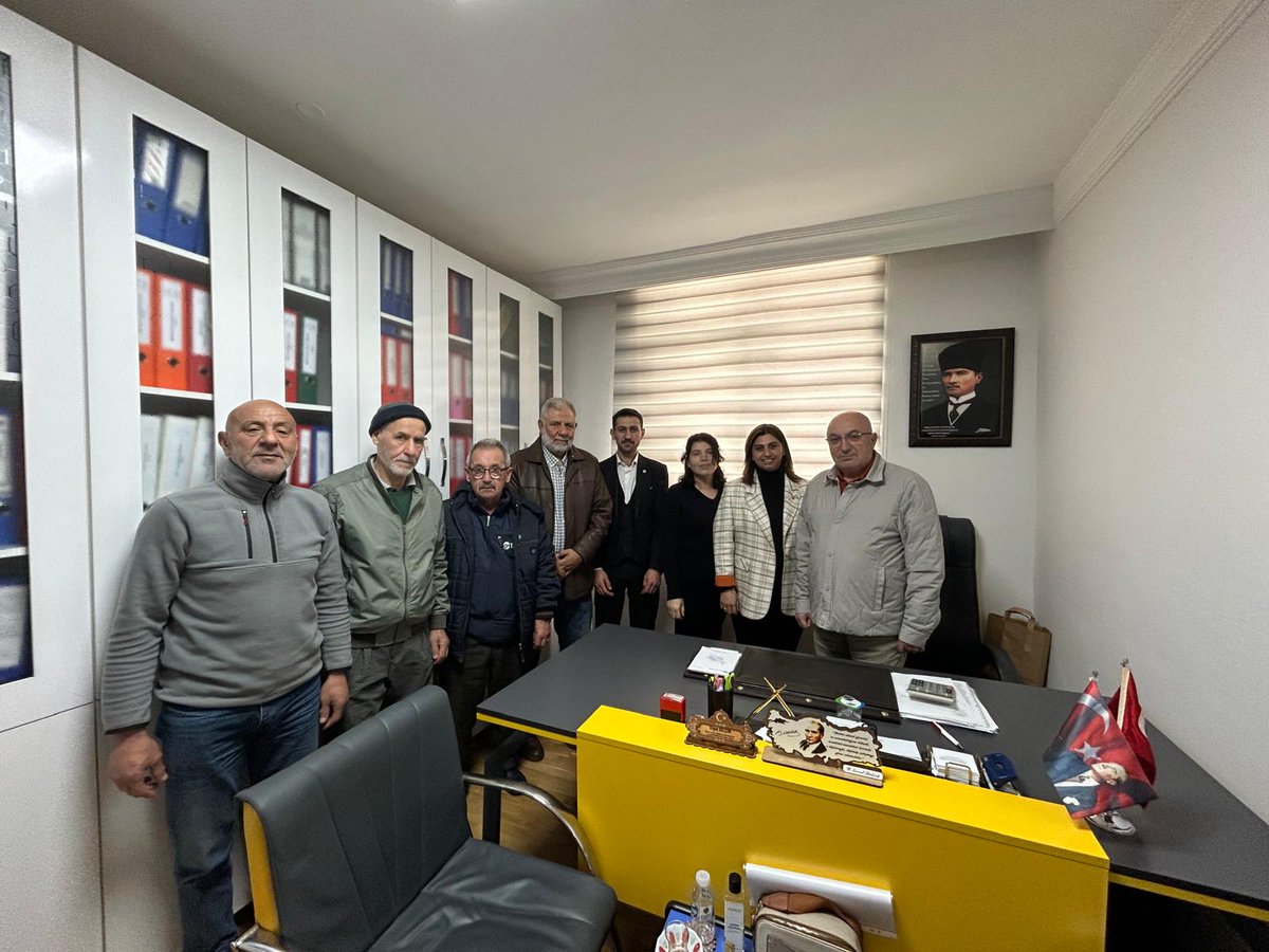 Elektrik ve Elektronikçiler Odası Başkanı Sayın Ergun Selçuk’u ziyaret ederek, yeniden başkan seçilmesi dolayısıyla tebriklerimizi ilettik.

Nazik ev sahipliği ve samimi sohbetleri için kendisine teşekkür ediyor, görevinde başarılar diliyoruz.