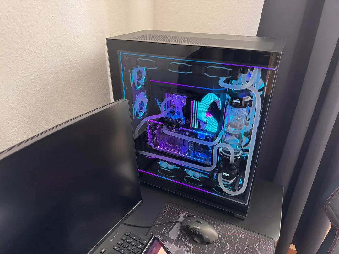 HighFlow_nl's tweet photo. 😍 Do you spot the crazy bends?! 🔥
.
Need parts? 👉 https://t.co/SfKA8rtQrJ
.
Credits: u/KOWOLF007
#watercooling #ekwb #liquidcooling #highflow_nl #pcmr #extremepc #pcwatercooling #ultimategamingpc #rgb #gamerpc #battlestations #battlerig #gamingcomputer #ekwaterblocks https://t.co/pgy6TzDvJc