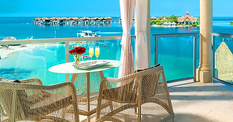 tropicalitytips's tweet image. Setting the stage for something extraordinary at Sandals Royal Caribbean. 🥂🌹💦 
tropicality.com/resorts
#caribbean #couplesonly #vacation #getaway