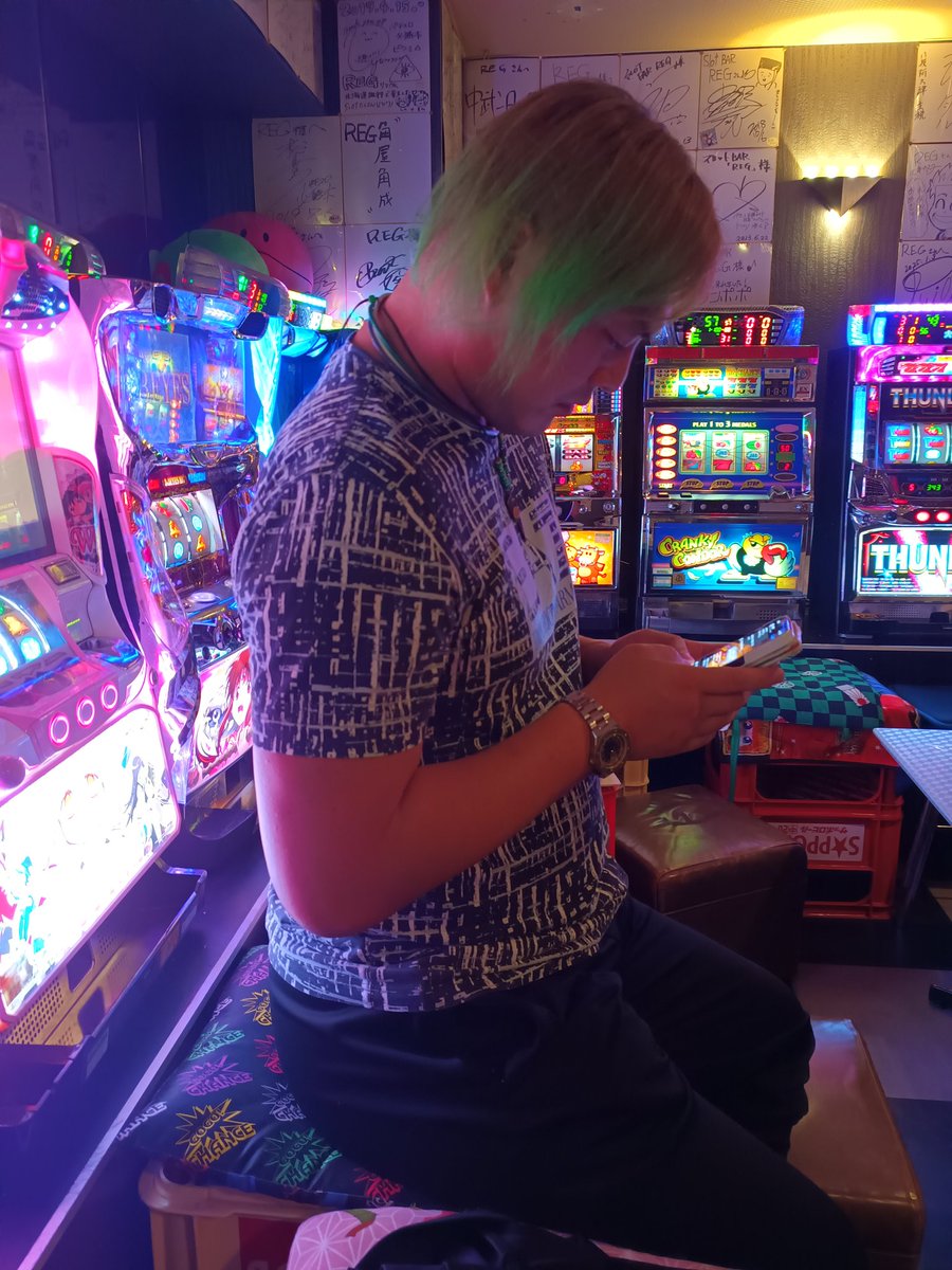 dai_lucha's tweet photo. 5軒目 スロットデート🎰
GODをぶん回すも特に何も引けず…
結果きっとトントンだと信じたい!
#BarREG https://t.co/bdrvBzqtyX