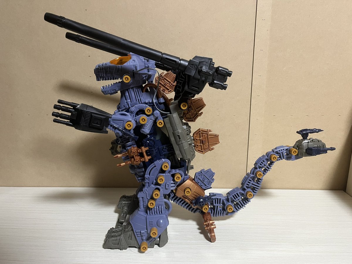 #ゾイド

妄想戦記のゴジュラスマリナーを組み立てました！

メカ生体版、ジ・オーガ、マリナーがゾイド沼に誘われてから自分的に欲しいと思ったゴジュラスだったので感慨深く組み立てられました