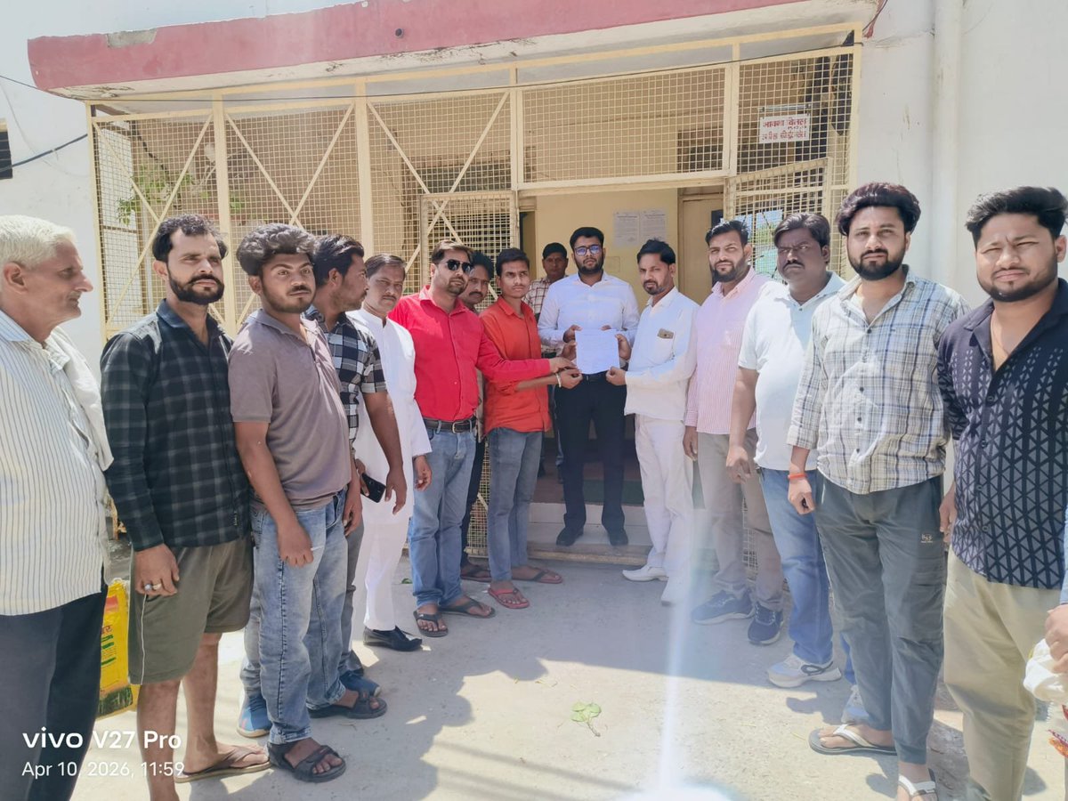 bstvlive's tweet image. एटा : प्राइवेट स्कूलों में NCRT बुक्स नहीं चलाने का मामला

➡प्राइवेट स्कूलों संचालकों के खिलाफ सौंपा गया ज्ञापन
➡SDM जलेसर के ऑफिस पहुंच कर सौंपा गया ज्ञापन
➡प्राइवेट स्कूलों के खिलाफ कड़ी कार्रवाई की मांग की
➡NCRT सिलेबस की जगह अन्य बुक्स का हो रहा प्रयोग 

#Etah #Education