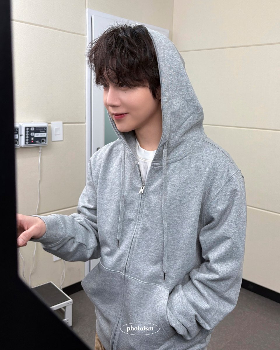 PHOTOISM #후드입고나와 #HOODIEWITHME
<a href="/jinhojo_x/">조진호</a>

회색 후드 입은 진호의
포토이즘 촬영 비하인드를 만나보세요 🏃🏻💨

#포토이즘 #진호 #JINHO

ONLY IN PHOTOISM