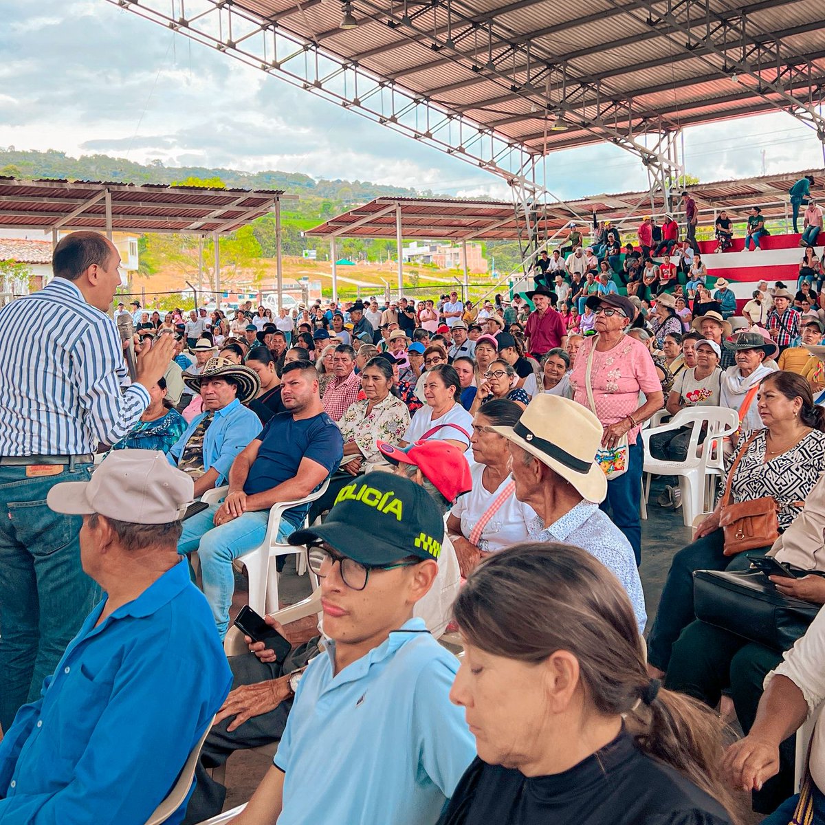 ingwilmerc's tweet photo. Acompañamos la socialización del proyecto más importante en la historia de Santana: la gasificación del 87 % de la zona rural del municipio, dignificando y brindando una mejor calidad de vida y bienestar a más de 1.700 familias santaneras.

Un proyecto con una inversión superior a los 15.000 millones de pesos, que gestionamos en equipo con la administración municipal, el Gobernador y mi compañero Jaime Raúl, ante el Gobierno Nacional y el Ministerio de Minas y Energía.
¡Santana cuenta conmigo, Vamos Pa’lante! 
 
@CaracolRadioTun @radio1tunja @TuiterosBoyaca @BluRadioCo @ELDIARIOBOYACA @boyacasietedias @miboyaca_co