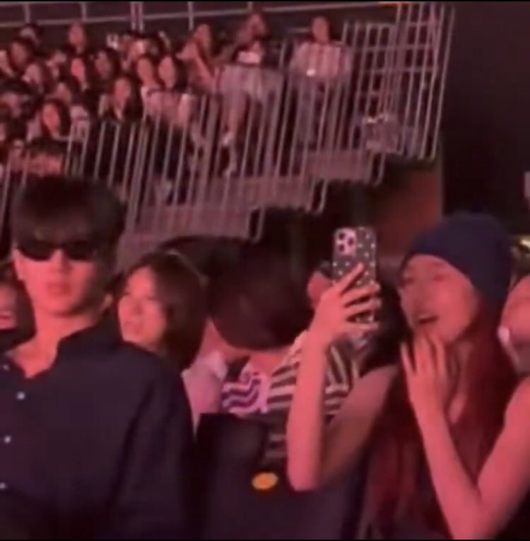 ผู้กอง ft.รักน้องหยง tweet media