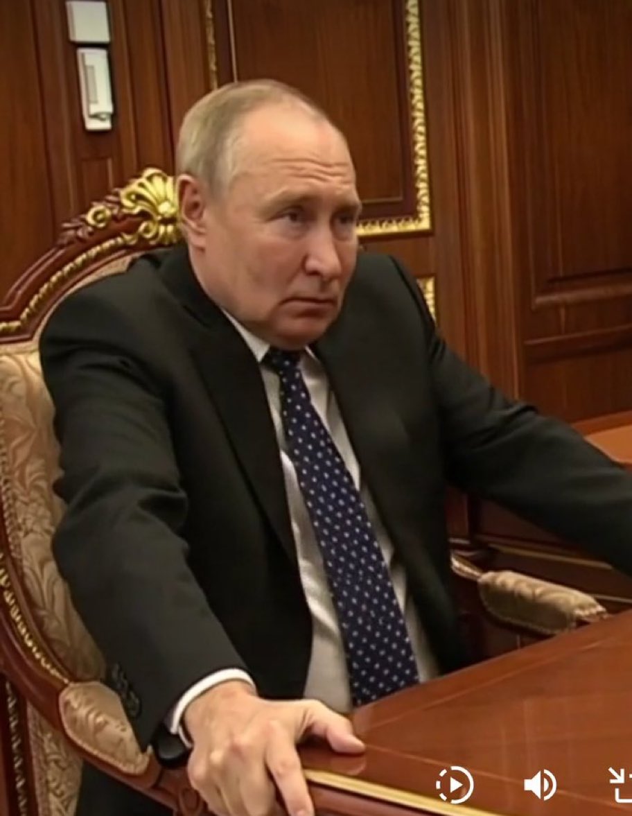 ismetyukcell's tweet image. #Ukrayna son günlerdeki  saldırılarıyla #Rusya’ya nefes aldırmıyor.

Sürecin gidişatı o kadar kritik ki; #Putin, büyük önem atfettiği 9 Mayıs Zafer Bayramı askeri törenlerini "güvenlik" gerekçesiyle iptal etmek zorunda kalabilir. 

#Kiev'in hamleleri panikleyen #Moskova'nın