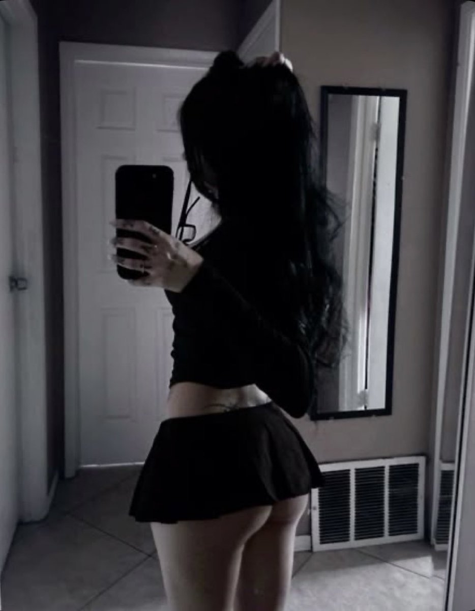 doll4daddy's tweet photo. someone wanna come bend me over? 🥺 https://t.co/bNph9xOrm0