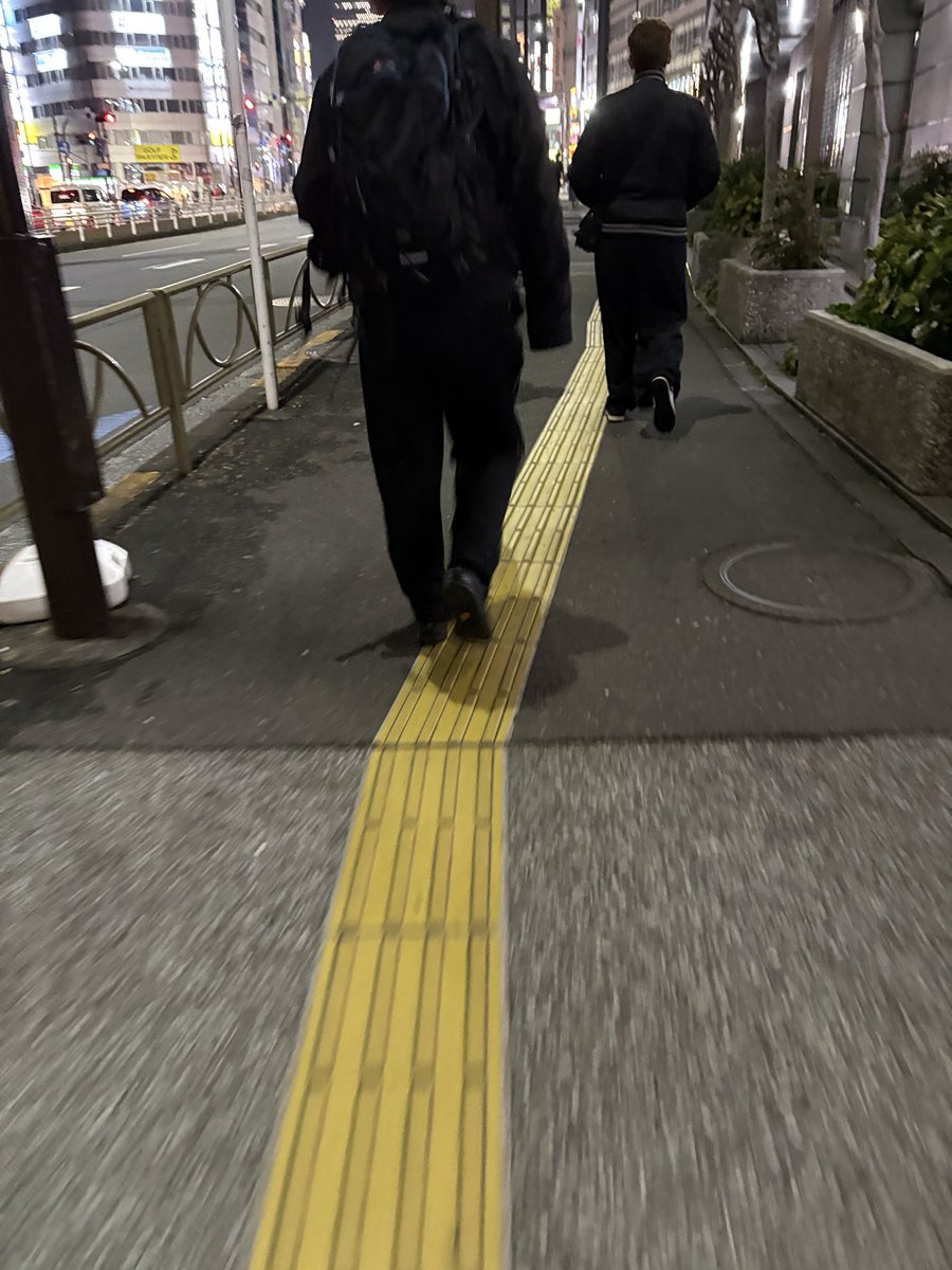 21時帰りサラリーマンしながら副業で月80万くらい稼いでるけど、金稼いで人生変えたいなら、今のレールから外れるか、頭のネジ外すしかないよね。俺 ...