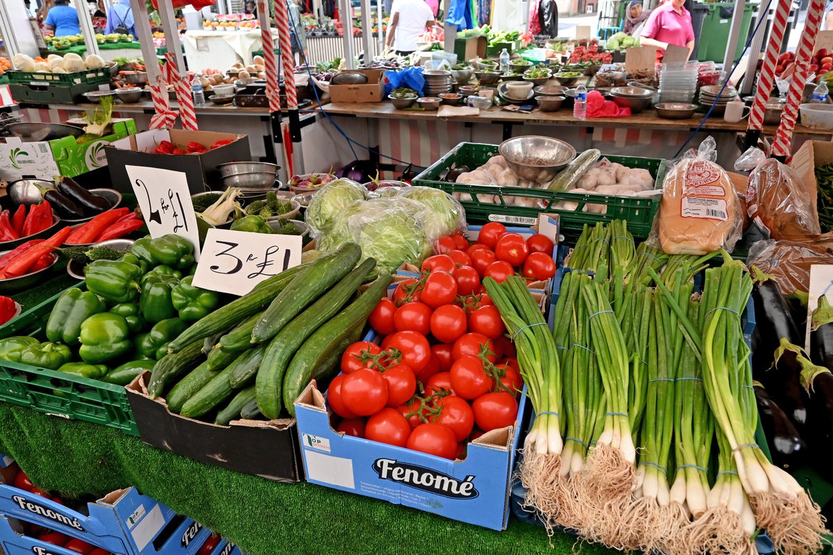 LeicesterMarket's tweet image. Great variety of fresh fruit and vegetables available at Leicester Market. Why not pick up a bargain? #shoplocal