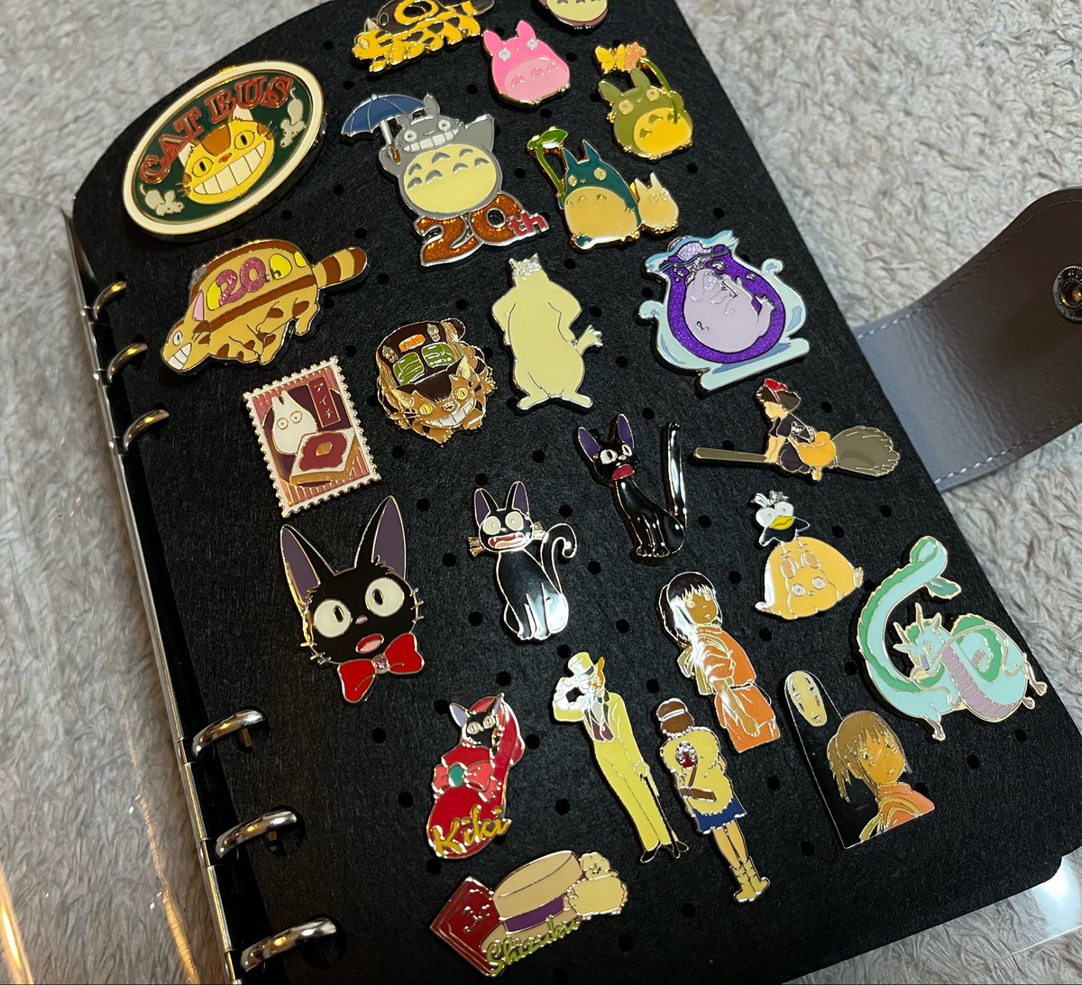 natsumi72382's tweet image. これ付けるだけで肩こりがヤバくなる、、

#ピンバッジ
#ジブリ
#ディズニー
#サンリオ