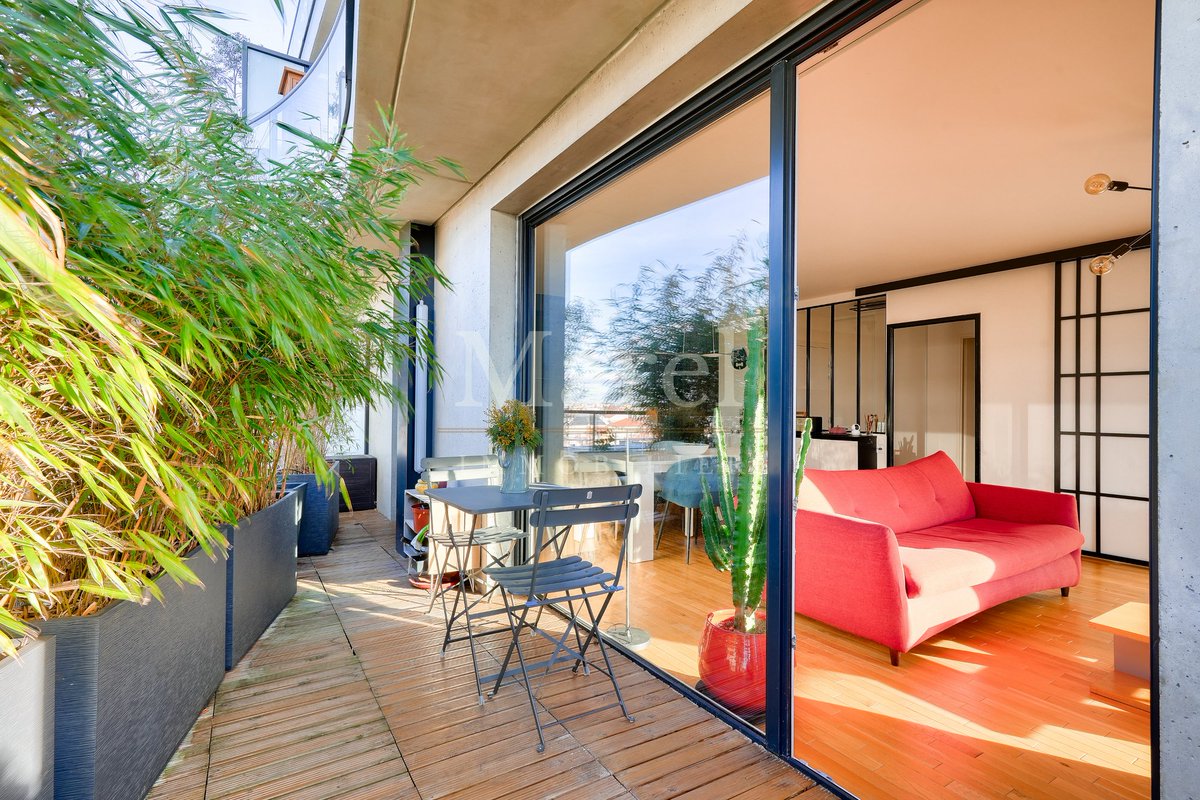 Trop tard ! C'est vendu 📍 COLOMBES - Quartier Basch 🔑 4 pièces 🛏 3 chambres 📐 80,19m² - Terrasse de 29,59m² 📊DPE : C/C 🚉 Jacqueline Auriol et Victor Basch (Tram T2) Terrasse - 2 parkings
