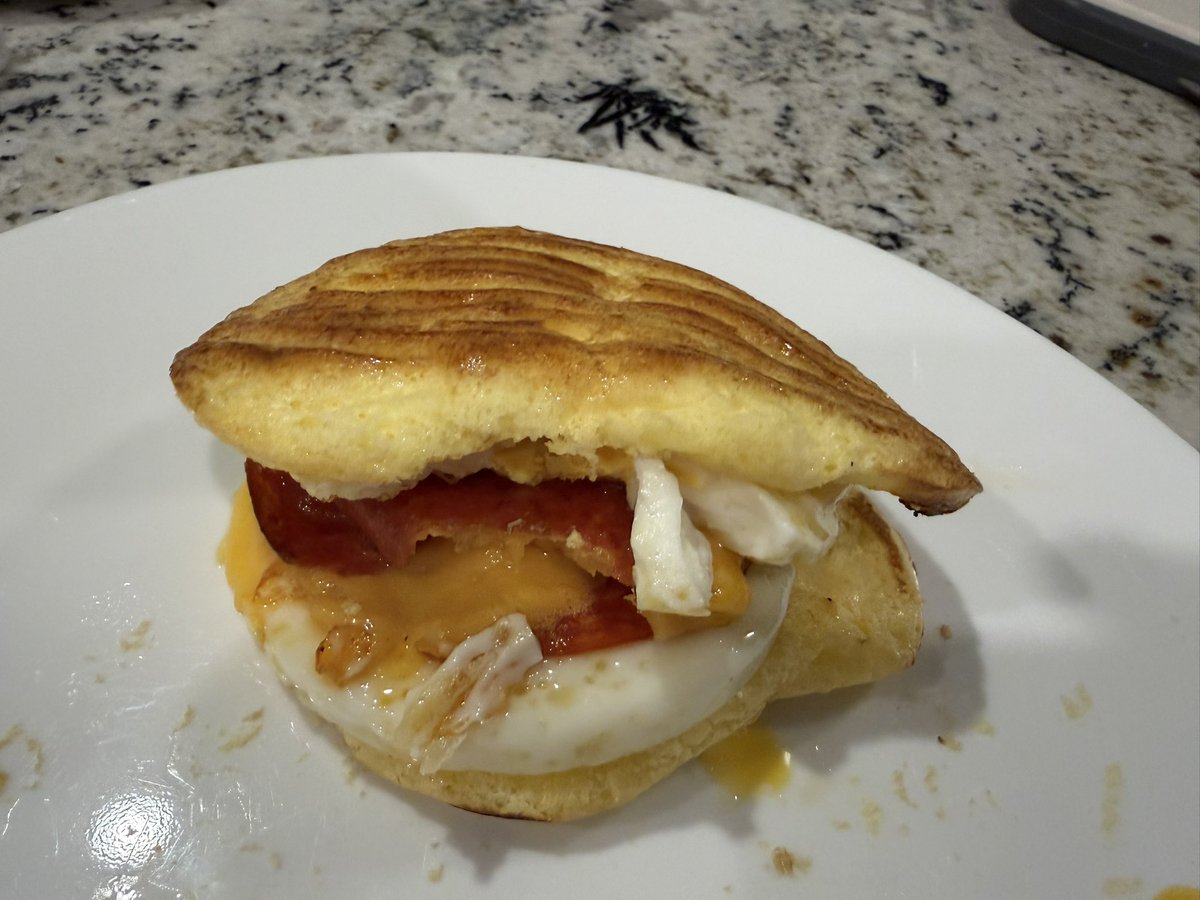 CactusKeto's tweet image. Breakfast was so good reminded me of the McDonald’s breakfast sammich days. I used 1 pepperoni and made round egg with cheese and ofc my cloud bread!