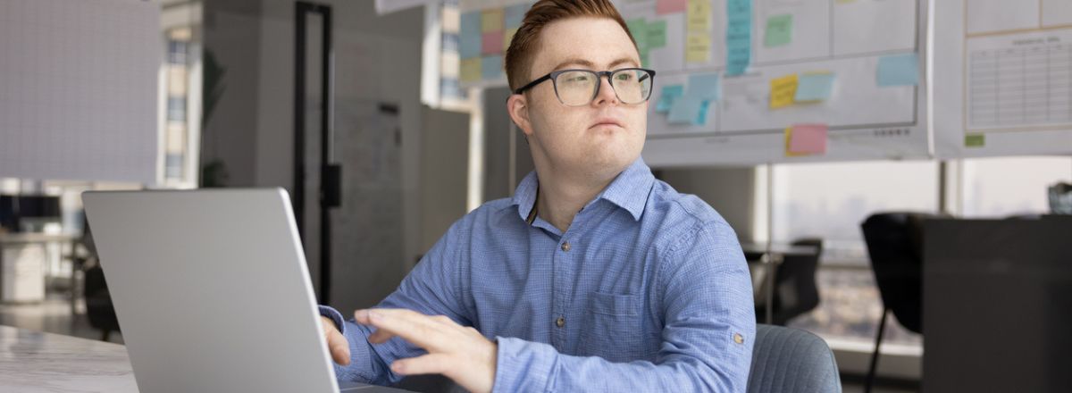 studyrama's tweet image. L'#entrepreneuriat constitue une alternative au salariat pour les #étudiants en situation de #handicap. 
Qu'il s'agisse des aides de l' @Agefiph_ ou des dispositifs d'accompagnement, il existe des dispositifs pour concrétiser vox projets.
A découvrir ici👉bit.ly/48GkG9k