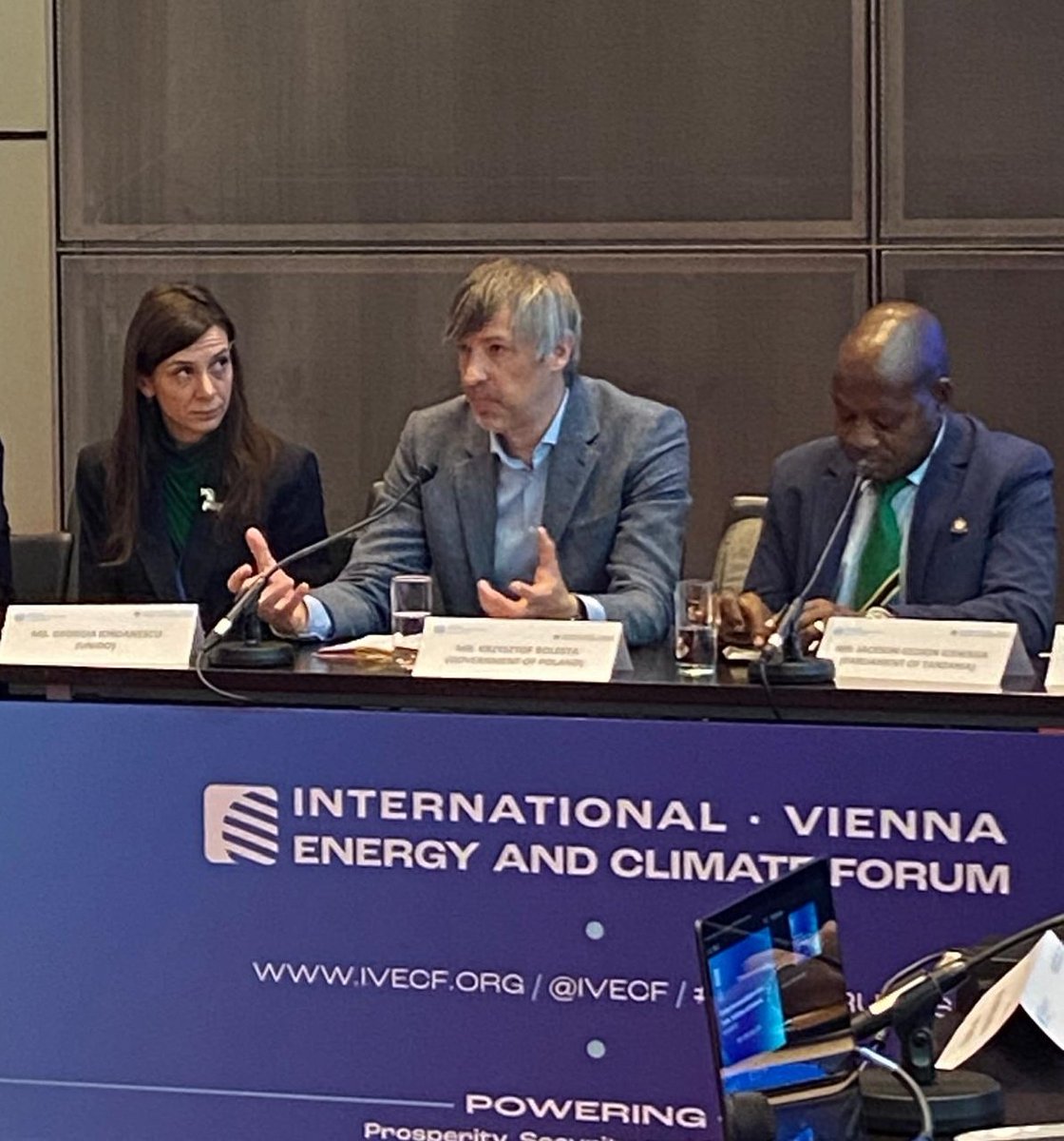 PLinUN_Vienna's tweet photo. Min. @k_bolesta @MKiS_GOV_PL takes part in the #IVECFORUM26, speaking on the 🇵🇱 green transition at the Enabling Green Industrialization at Scale Roundtable @UNIDO https://t.co/VyAoreYxYR