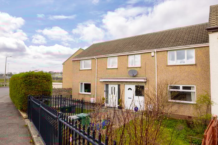 mov8realestate's tweet image. Space, light and potential in a great location.

This three-bedroom Oxgangs home offers generous living space, private gardens and fantastic scope to make it your own.

📍 Oxgangs Road North, Edinburgh
 mov8realestate.com/property/oxgan…

#EdinburghProperty #MOV8 #PropertyForSale #Oxgangs